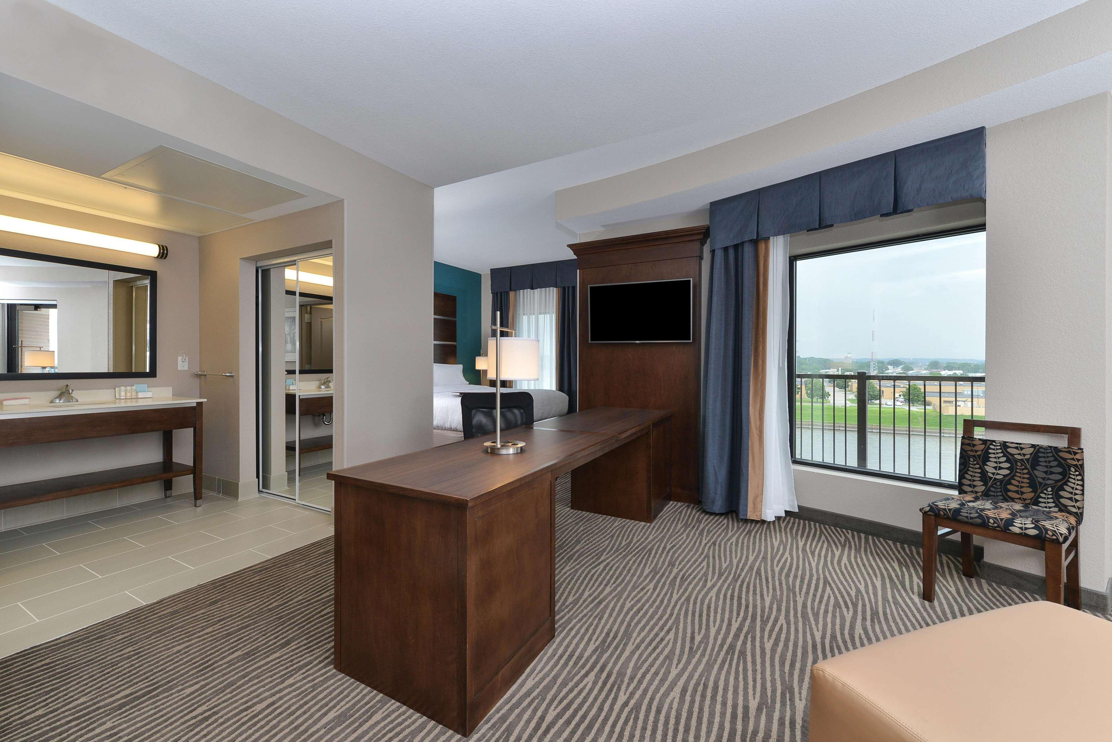 Hampton Inn & Suites Des Moines Downtown Екстериор снимка