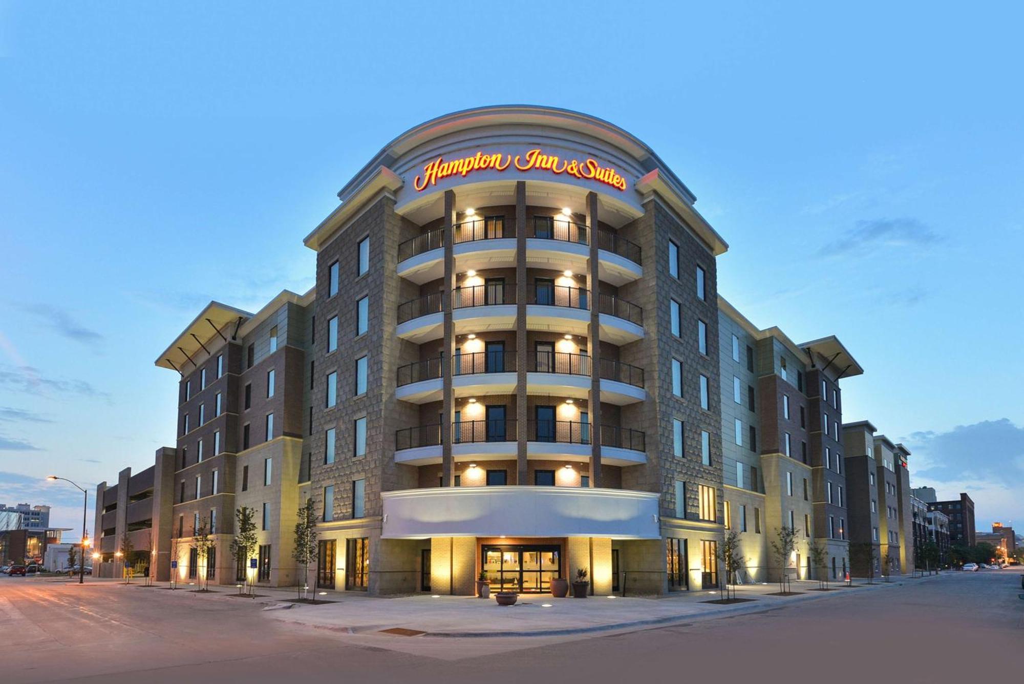 Hampton Inn & Suites Des Moines Downtown Екстериор снимка